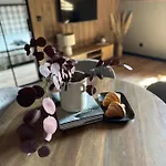 Coffee And Croissant Apartman