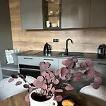 Coffee And Croissant 아파트 자코파네