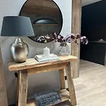 Coffee And Croissant 아파트